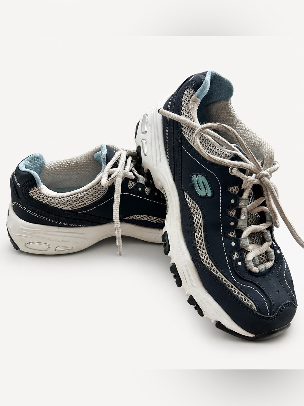 Skechers D’Lites Air-Cooled Memory Foam Sneakers- Size 5.5 women’s